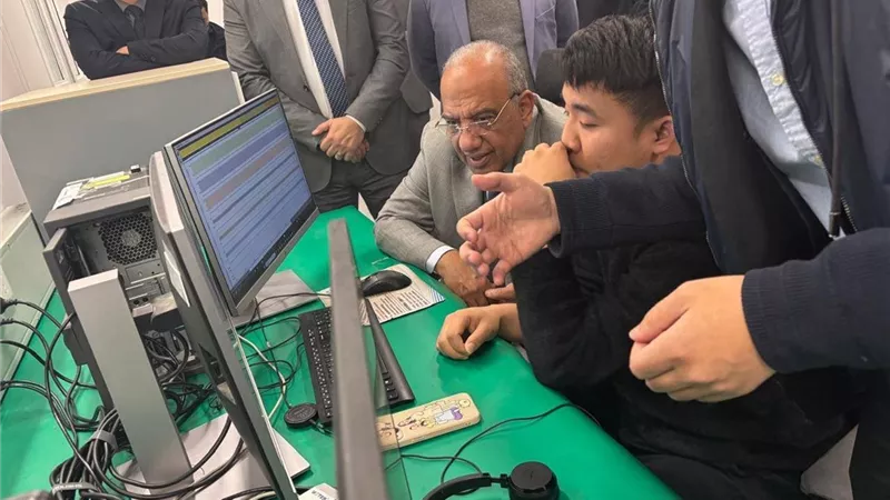 وزير الكهرباء: الأحمال تقفز إلى 36 ألف ميجاوات خلال إجازة العيد