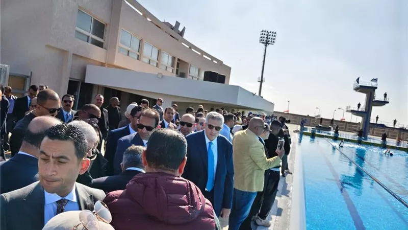 أيمن عاشور يفتتح مجمع السباحة الأوليمبي بجامعة بورسعيد رسميا