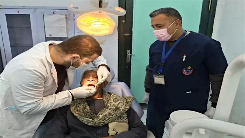 الكشف مجانا.. مناظرة 731 حالة بقافلة جامعة قنا الطبية في البندر