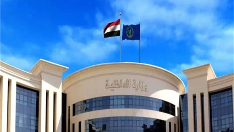 الداخلية تضبط متهمين بتوزيع كروت انتخابية بسوهاج