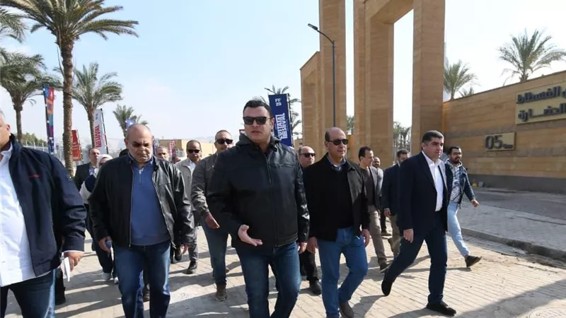 وزير الإسكان يتفقد «حدائق تلال الفسطاط».. مقامة على 500 فدان بالقاهرة