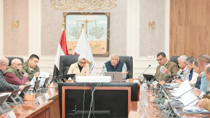 محافظ الوادي الجديد يبحث جاهزية المراكز لاستقبال شهر رمضان