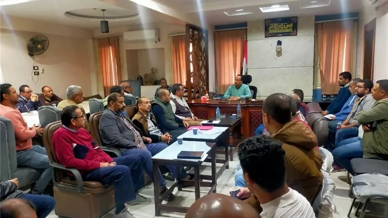 رئيس قطاع كهرباء الأقصر يضع خطة شاملة لتطوير المنظومة 