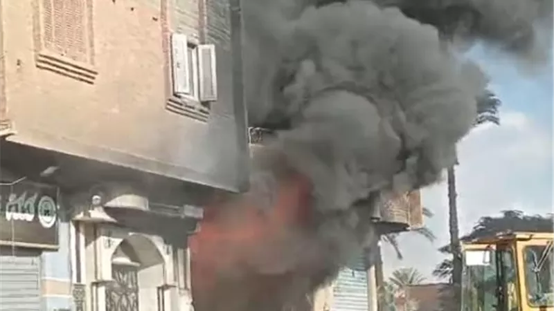 السيطرة على حريق هائل في مخزن قطن دون وقوع خسائر بشرية بطهطا