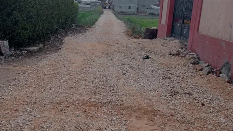 محافظ كفر الشيخ يتابع أعمال رفع كفاءة وتمهيد طريق قرية أبو راضي بسيدي سالم