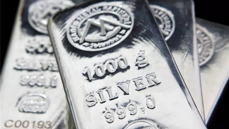 الملاذ الآمن: 145% ارتفاعًا في أسعار الفضة خلال 2025 