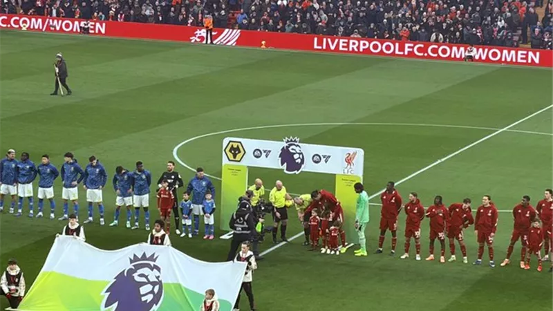 ليفربول يحسم الشوط الأول على حساب ولفرهامبتون بثنائية بالدوري الإنجليزي