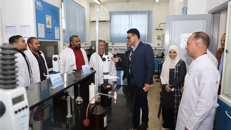 رئيس شركة مياه القليوبية يتفقد محطات مياه وصرف صحي بالخانكة