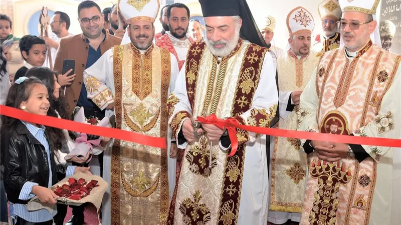 الأنبا باسيليوس يترأس قداس تدشين كنيسة القديس بطرس بالمنيا الجديدة 