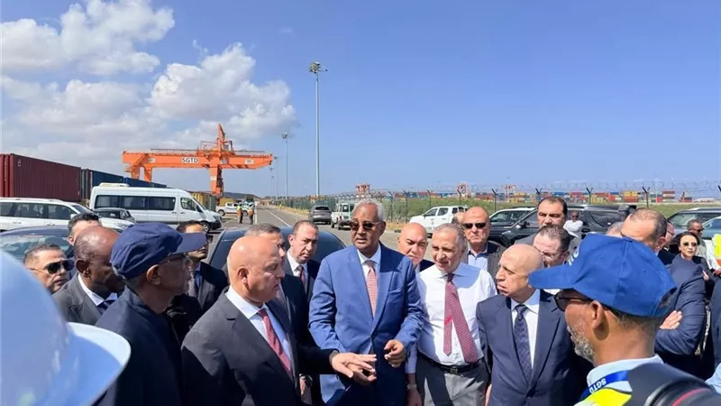 كامل الوزير يشهد اتفاقية شروط وأحكام لمشروع المحطة الجديدة بجيبوتي