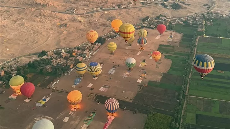 لليوم الثاني.. وقف رحلات المنطاد الهوائي بالأقصر لسوء الأحوال الجوية