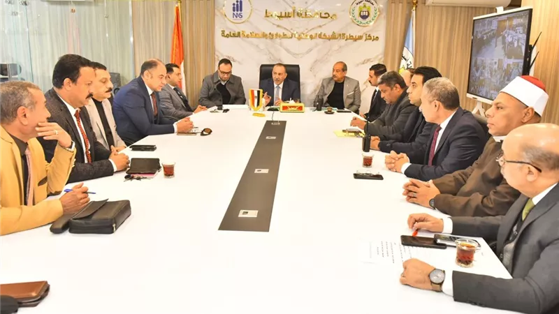 محافظ أسيوط يتابع فتح لجان اليوم الثاني من جولة الإعادة بالدائرة الثالثة