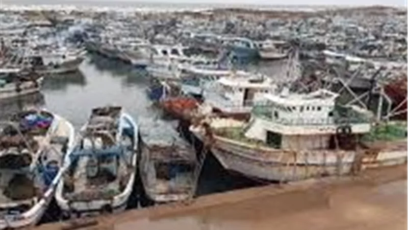 توقف حركة الملاحة والصيد بالبحر المتوسط والبرلس.. وغلق الميناء
