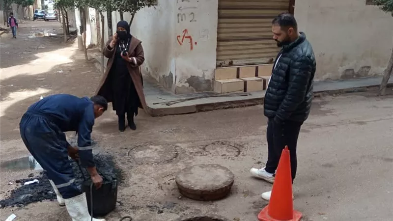 رئيس مدينة دسوق: استمرار العمل  على  تطهير المطابق وخطوط الصرف  