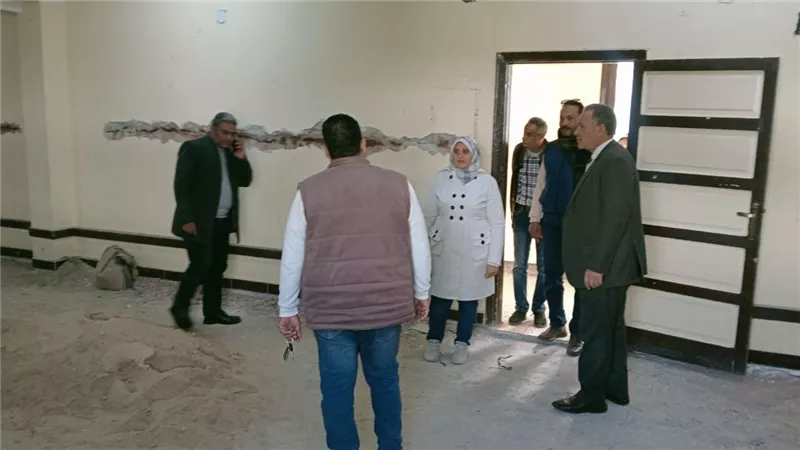 مدير تعليم أسيوط ووكيل الإسكان يتفقدان أعمال تطوير مدرسة التربية الفكرية