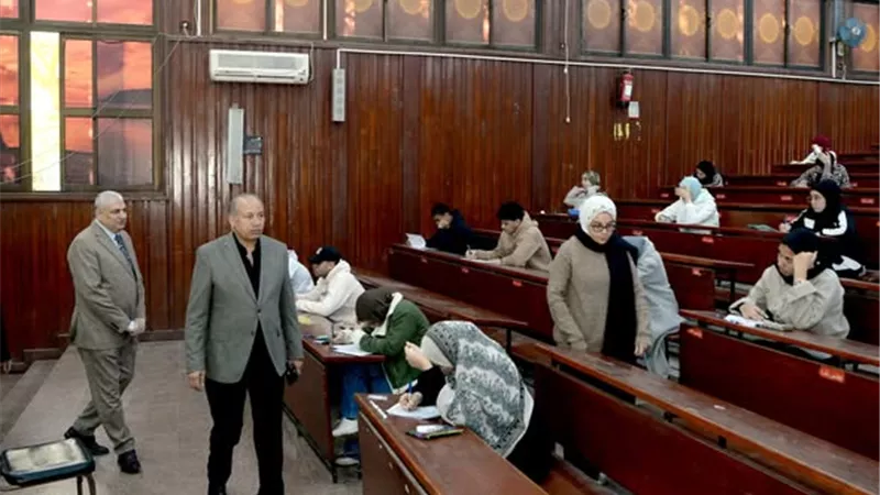 خاطر: حل شكاوى الطلاب فورًا وتواجد أساتذة المواد داخل لجان جامعة المنصورة