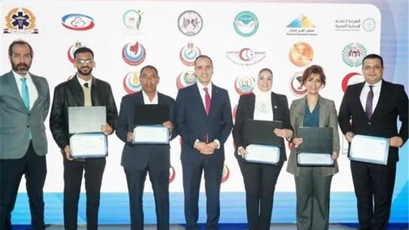 تكريم نخبة من قيادات وكوادر 
