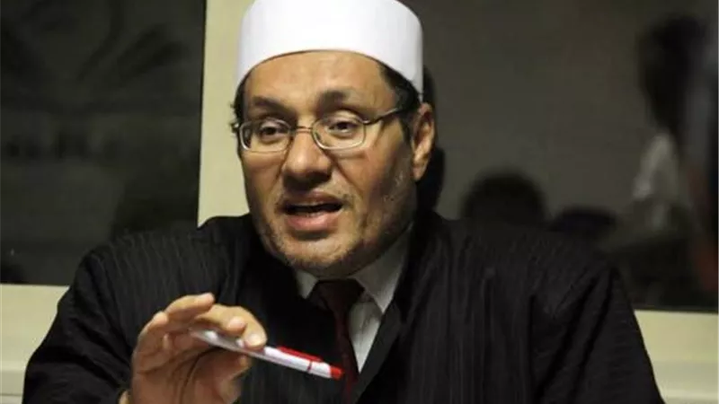 يتبرأ رسميًا.. الأزهر ينفي أي علاقة بمصطفى راشد وفتاوى الخمر
