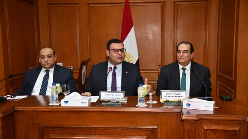 «إسكان الشيوخ» يواجه الوزير بـ «ثغرات اللائحة» وأرقام التصالح