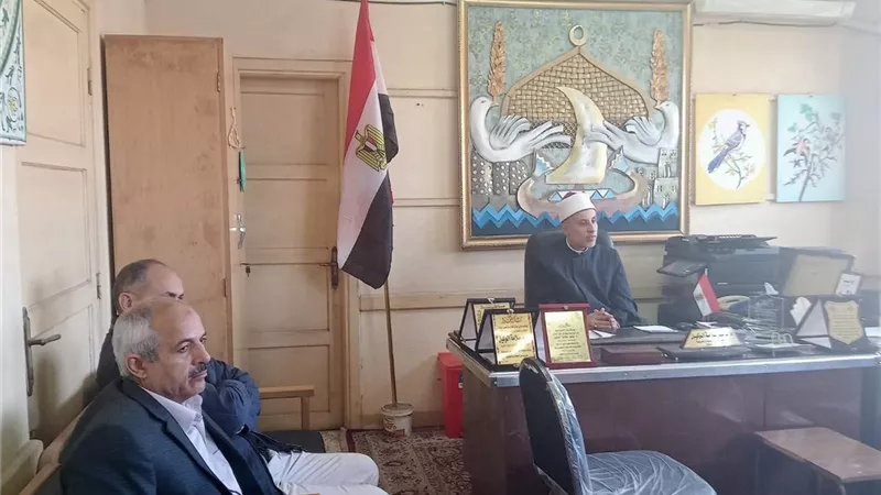 اجتماع لمديري مراحل وموجهي عموم وغرفة عمليات امتحانات كفر الشيخ 