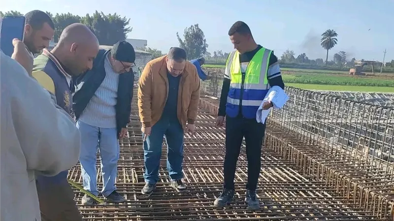 استمرار تجديد النطاق الشبكي لمصب مصرف النصر على ترعة النوبارية
