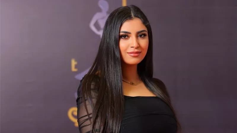 إيمان عبد العزيز تنتهي من تسجيل أغنية 