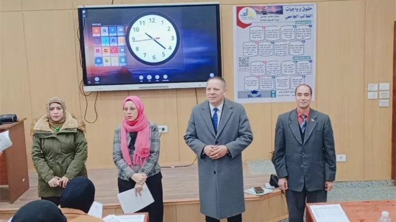 رئيس جامعة دمياط يتفقد سير امتحانات الفصل الدراسي الأول 