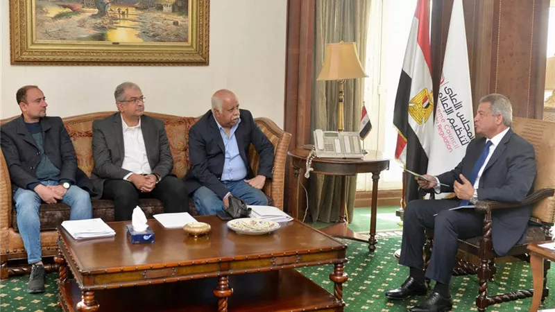 خالد عبد العزيز يشارك في صياغة التوصيات النهائية لتطوير الإعلام