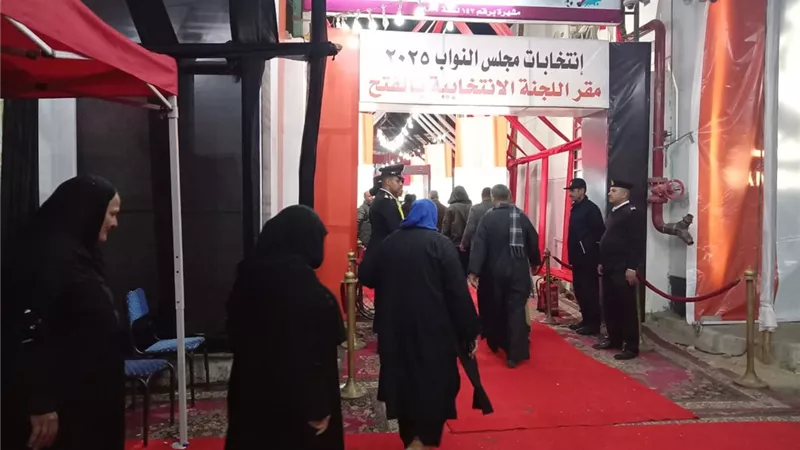 انتظام سير اللجان الانتخابية خلال الفترة المسائية بالدائرة الثالثة بأسيوط