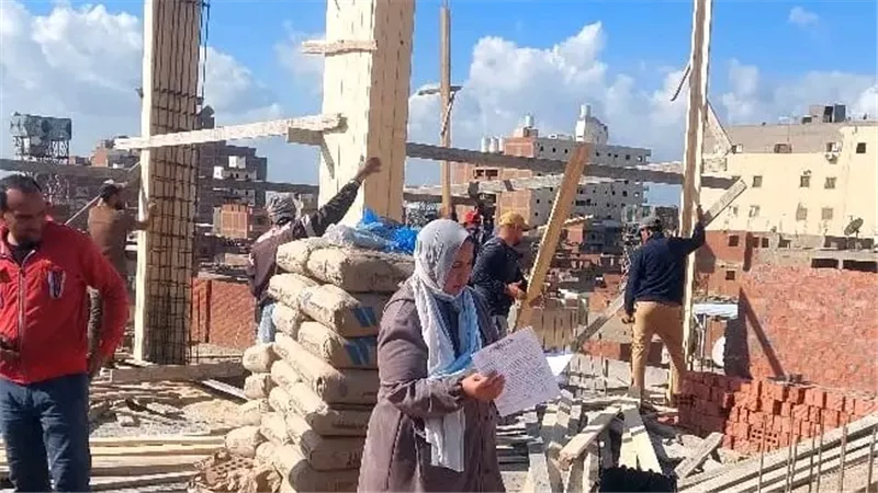 إزالة سقف مخالف بميت خميس ضمن حملة إزالة التعديات في المنصورة