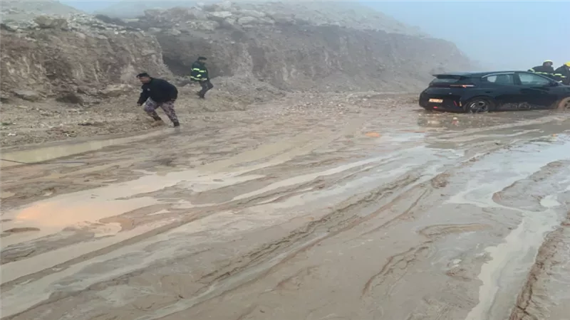 أمطار تضرب الكرك وتتسبب في انهيار جزء من سور القلعة| فيديو