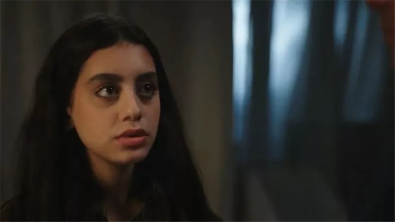 ياسمينا العبد تساعد يوسف رأفت في أزمه شقيقه بمسلسل ميد ترم