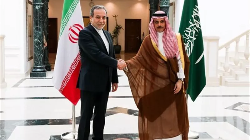 السعودية وإيران تؤكدان ضرورة الحفاظ على الاستقرار ومحاسبة إسرائيل