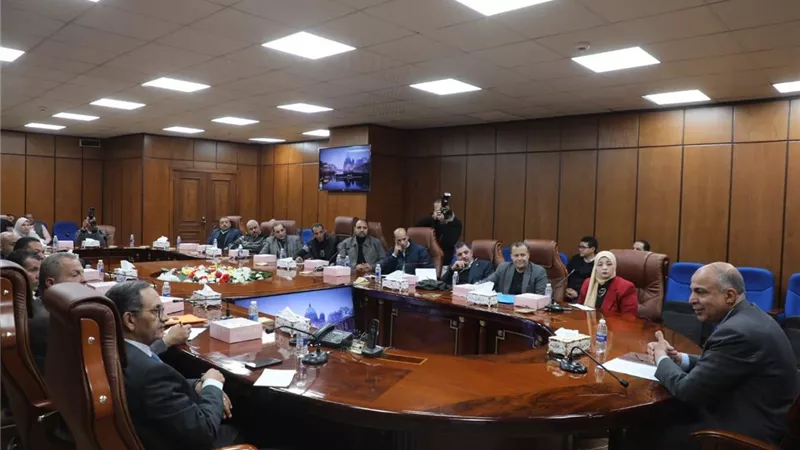 في حواره مع الصحفيين محافظ المنيا يؤكد: الإعلام شريك أصيل في رسم الخطط 