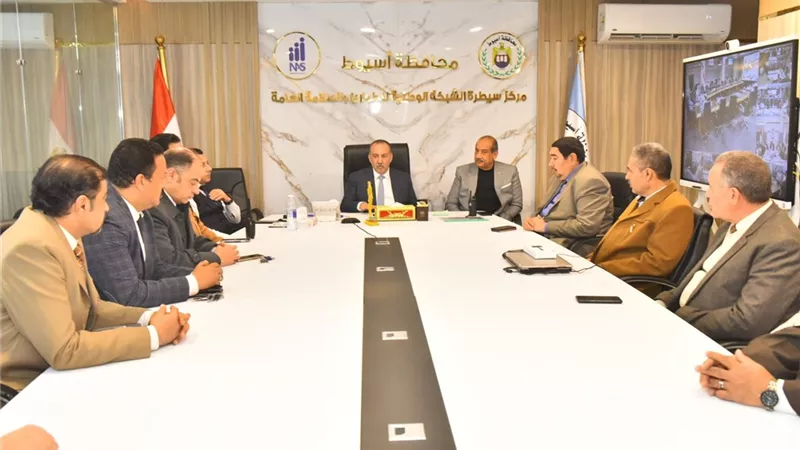 محافظ أسيوط يتابع أعمال فرز اللجان الانتخابية بإعادة الدائرة الثالثة