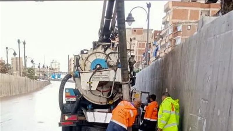 محافظ الإسكندرية يوجه برفع درجة الاستعدادات للتعامل مع موجة الطقس 