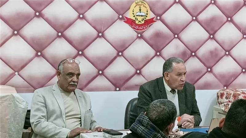 مدير تعليم أسيوط يناقش ضوابط تقييمات امتحانات نصف العام المرحلة الابتدائية