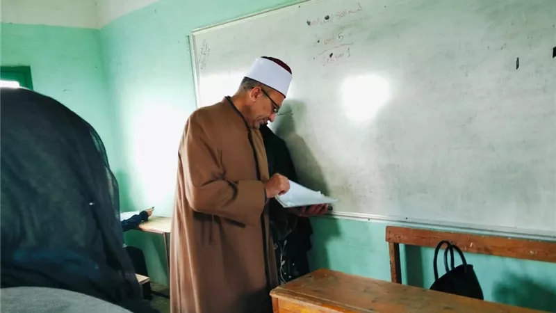 انتظام العمل بلجان امتحانات النقل الثانوي بمعاهد كفر الشيخ الأزهرية 