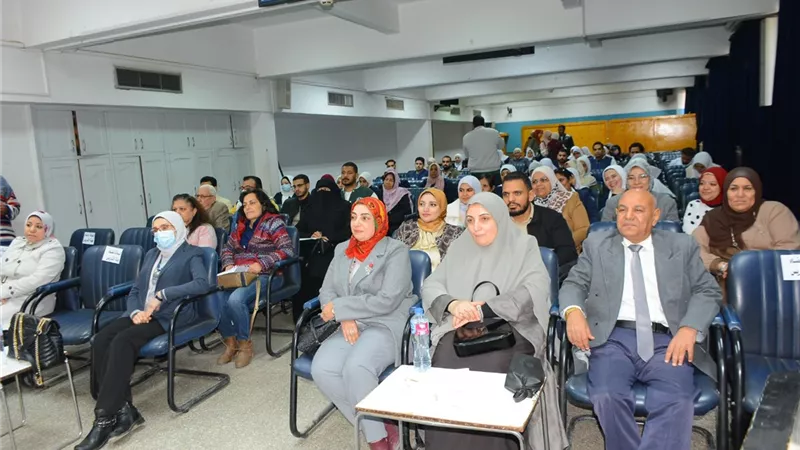 أدوار البرد وطرق الوقاية في اليوم البيئي لكلية الطب بأسيوط