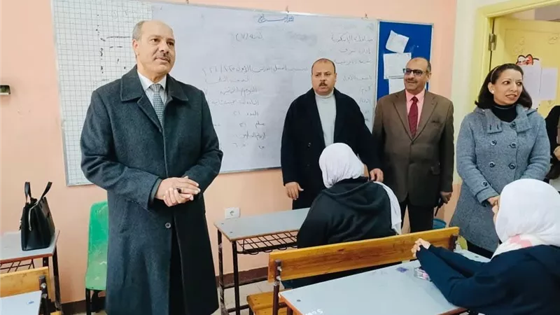 مدير تعليم الإسكندرية يتابع امتحانات نصف العام ويوجه بدعم ذوي الإعاقة
