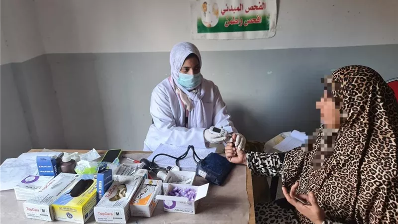 توقيع الكشف الطبي على ألف مواطن خلال قافلة مجانية بالبحيرة