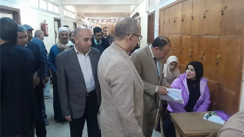 نائب رئيس جامعة الأزهر بأسيوط يتابع سير امتحانات الفصل الدراسي الأول