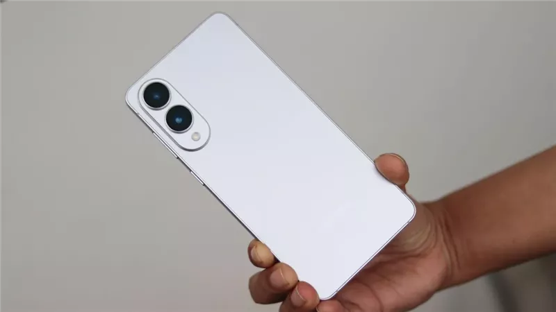 سامسونج تواجه صعوبة في تحديد سعر هاتف Galaxy S26