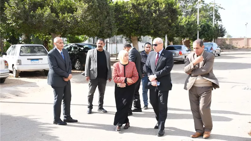 رئيس جامعة قناة السويس يتفقد أعمال تطوير المشايات وأماكن الانتظار| صور