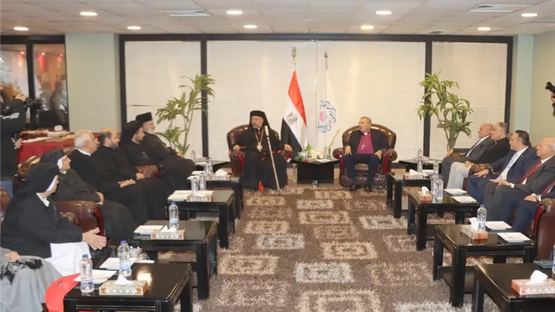 عيد ورسالة واحدة.. زيارة بطريرك الكاثوليك للطائفة الإنجيلية