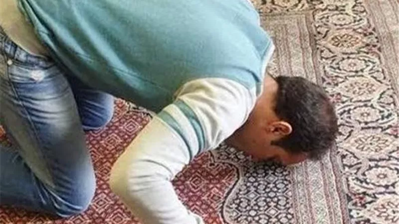 حكم الصلاة أمام موقد النار والمدفأة الكهربائية.. الأزهر للفتوى يوضح