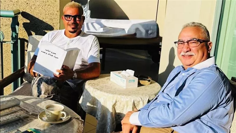 من الغناء إلى الرواية.. كواليس لقاء عمرو دياب وإبراهيم عيسى|تفاصيل