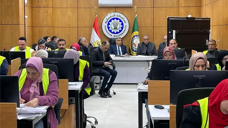 محافظ الدقهلية يتابع موقف أراضي الدولة المستردة وآليات استغلالها
