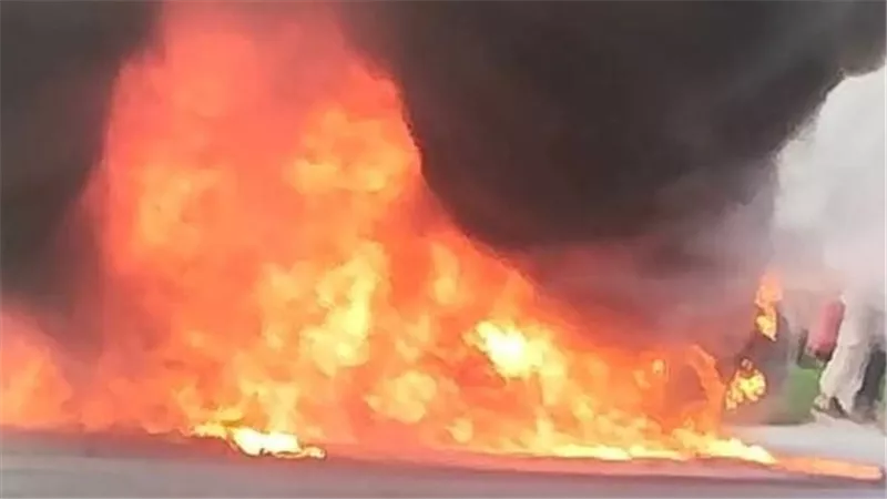 مصرع شخص في حريق سيارة ملاكي بطريق شبرا بنها الحر بالقليوبية
