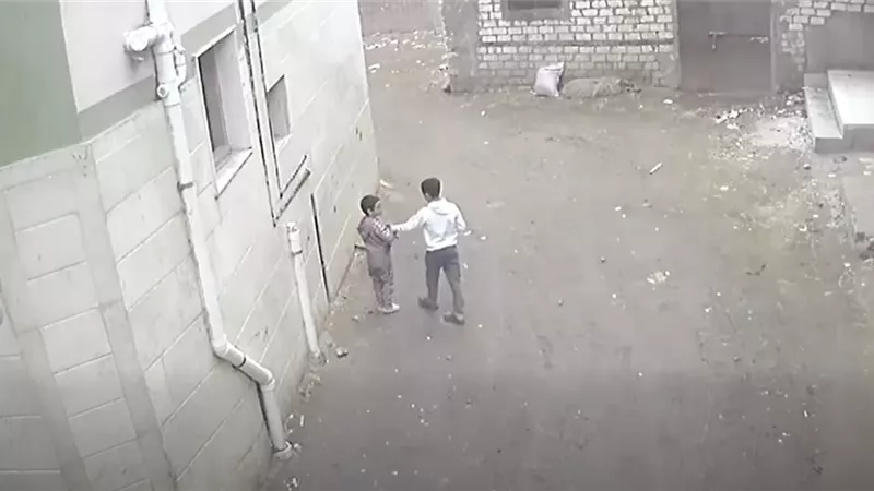 «خطفه في عز الضهر».. واقعة طفل كفر الشيخ تشعل غضب السوشيال ميديا